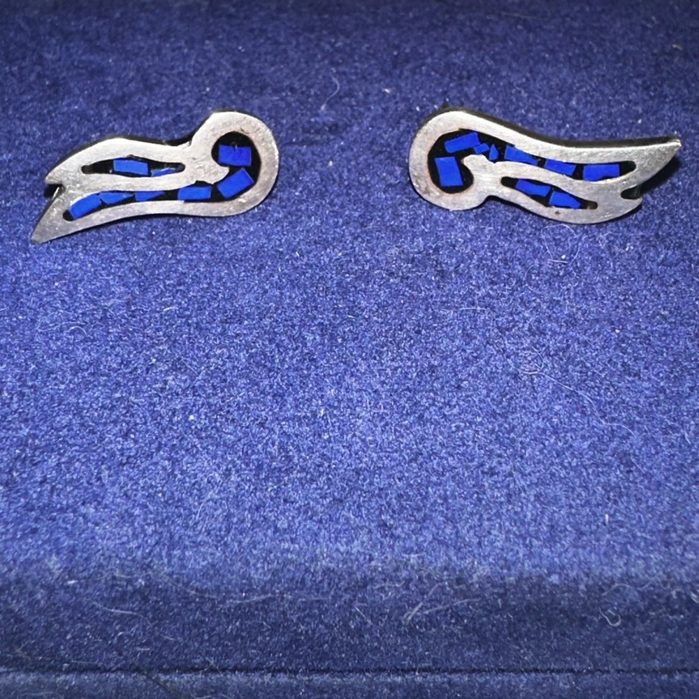 Vintage Native American Lapiz Lazuli/Onyx Inlaid Pierced Stud Earrings!! - Picture 1 of 8